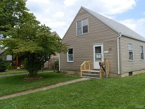 2132 E Bataan Dr, Dayton, OH 45420 photo 2