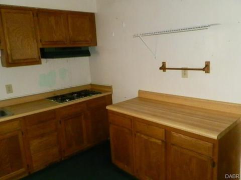 2132 E Bataan Dr, Dayton, OH 45420 photo 6