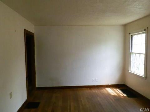 2132 E Bataan Dr, Dayton, OH 45420 photo 9