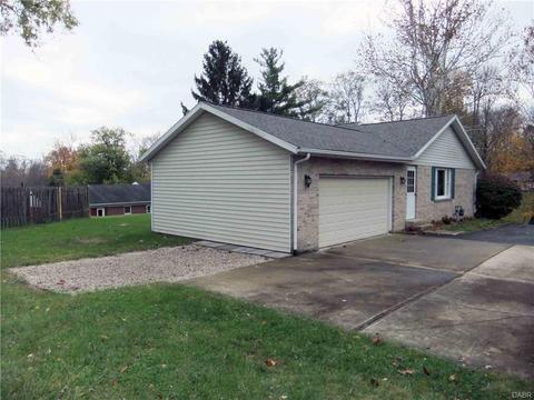 2850 Locust Dr, Springfield, OH 45504 photo 3
