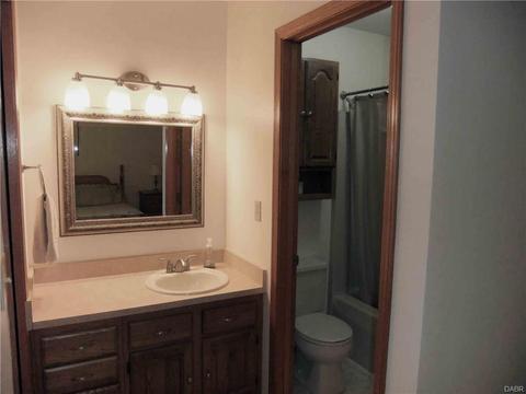 2850 Locust Dr, Springfield, OH 45504 photo 9