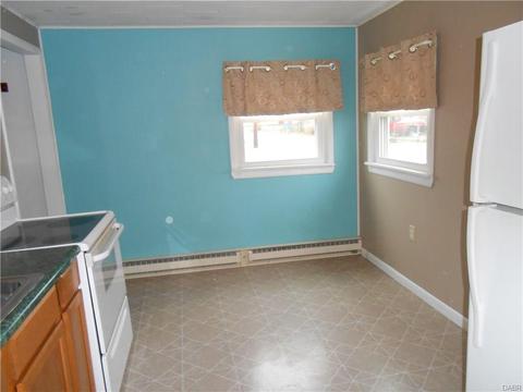 109 E Franklin St, Gratis, OH 45330 photo 8