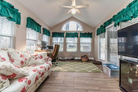 1035 Treeside Ct, Dayton, OH 45458 photo 2
