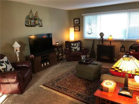 5620 W Coach Dr #B, Dayton, OH 45440 photo 1