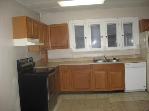 526 Cedar St, Springfield, OH 45504 photo 4