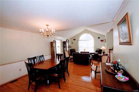 702 Deerfield Trl, Springfield, OH 45503 photo 3