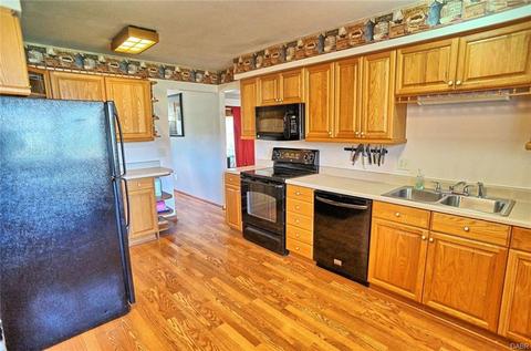 2100 Oak Tree Dr, Dayton, OH 45440 photo 3
