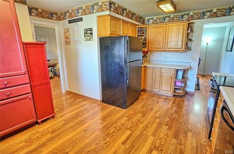 2100 Oak Tree Dr, Dayton, OH 45440 photo 4