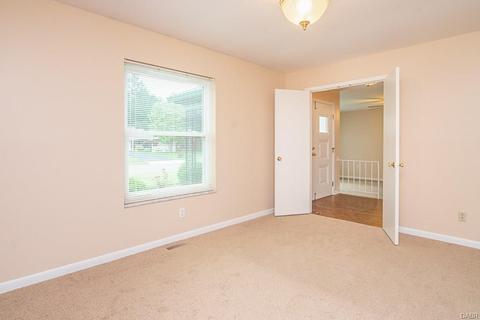 5211 Oakbrooke Dr, Dayton, OH 45440 photo 8