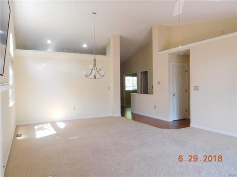 1720 Yardley Cir, Dayton, OH 45459 photo 2