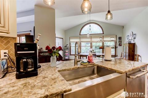 482 Maple Springs Dr, Dayton, OH 45458 photo 13