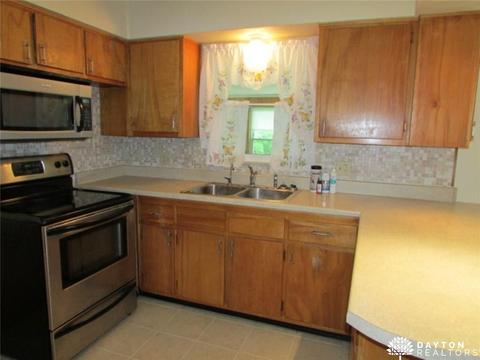 2801 S Limestone St, Springfield, OH 45505 photo 10