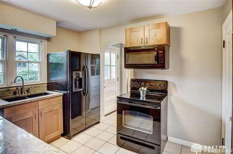 180 S Pelham Dr, Dayton, OH 45429 photo 8