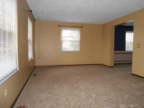 5001 Polen Dr, Dayton, OH 45440 photo 2