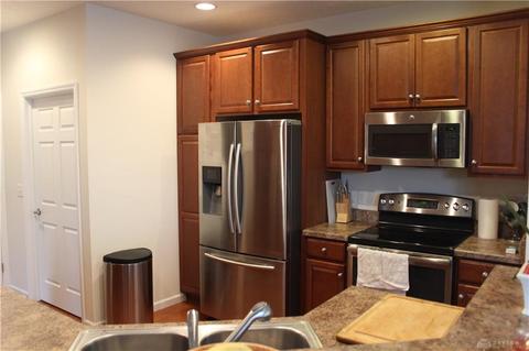 9221 Stansel Cir, Dayton, OH 45458 photo 2