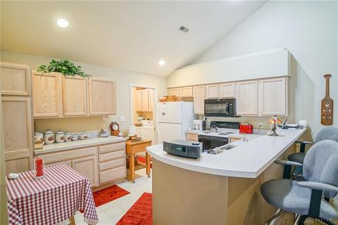 2154 Willow Run Cir, Enon, OH 45323 photo 7