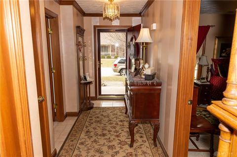 1814 Willow Lakes Dr, Springfield, OH 45502 photo 3