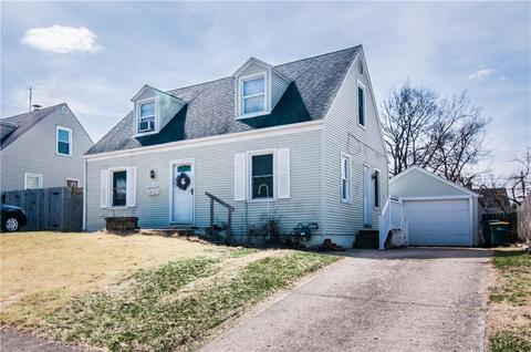1945 E Bataan Dr, Dayton, OH 45420 photo 2