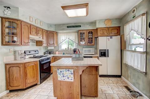 2123 E Bataan Dr, Dayton, OH 45420 photo 9