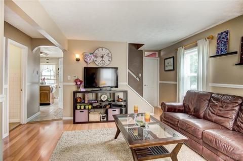 2123 E Bataan Dr, Dayton, OH 45420 photo 3