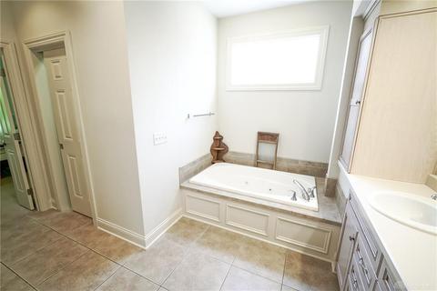 876 Eagle Run Dr, Dayton, OH 45458 photo 17