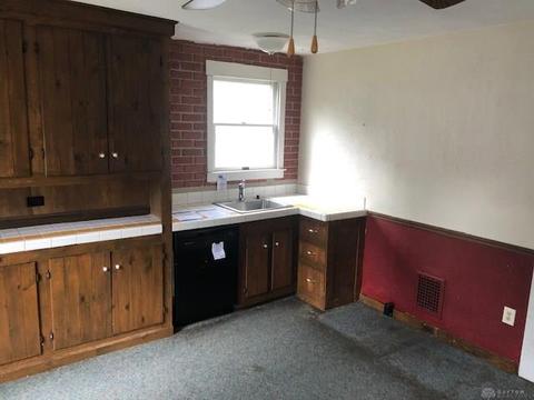 365 E Cecil St, Springfield, OH 45503 photo 5