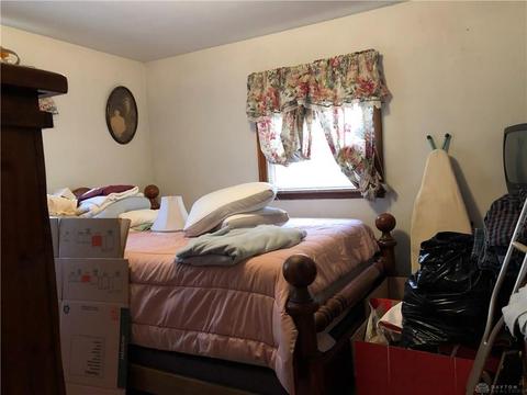 406 E South St, Gratis, OH 45330 photo 8