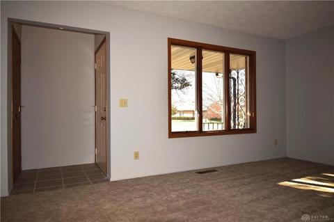 2915 Avery Cir, Springfield, OH 45503 photo 5