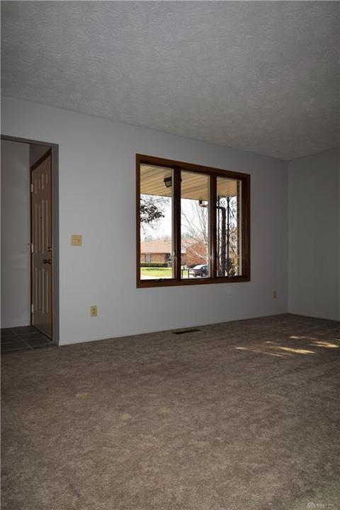 2915 Avery Cir, Springfield, OH 45503 photo 4