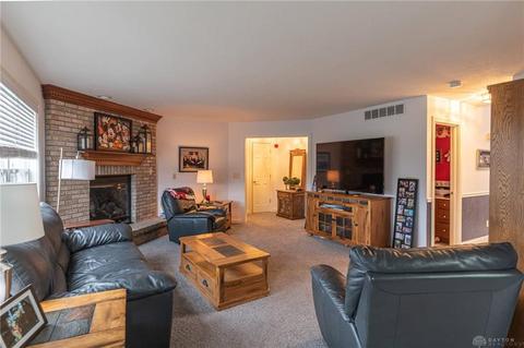 4730 Pheasant Hill Ct, Fairborn, OH 45324 photo 2