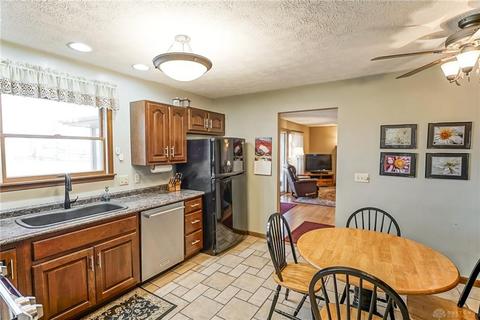 3760 Hustead Rd, Springfield, OH 45502 photo 9