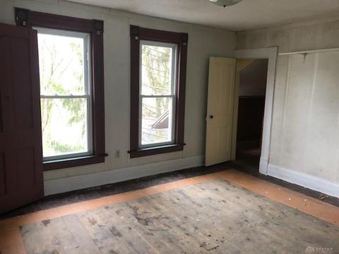 864 E Main St, Springfield, OH 45503 photo 3