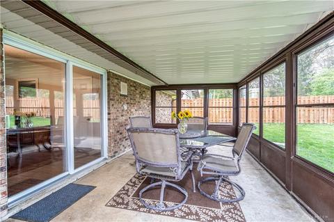 240 Pinecone Dr, Springboro, OH 45066 photo 3