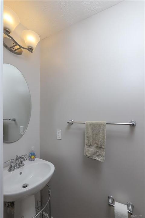 106 Shoemaker Ln, Vandalia, OH 45377 photo 4