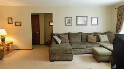 910 Maplecrest Dr, Troy, OH 45373 photo 2