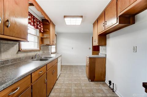 1006 Robin Rd, Springfield, OH 45503 photo 9