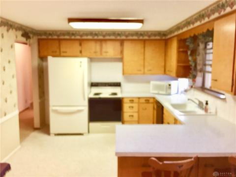 1609 Shadeland Dr, Springfield, OH 45503 photo 6