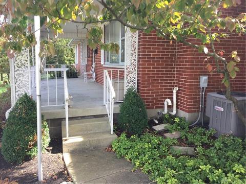 1609 Shadeland Dr, Springfield, OH 45503 photo 2