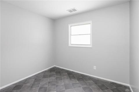 140 E Doris Dr, Fairborn, OH 45324 photo 9