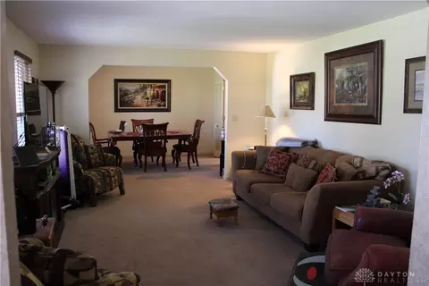 8951 Deep Forest Ln, Dayton, OH 45458 photo 3