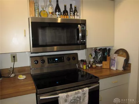 8951 Deep Forest Ln, Dayton, OH 45458 photo 25