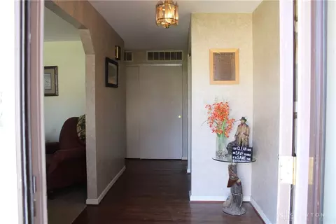 8951 Deep Forest Ln, Dayton, OH 45458 photo 2