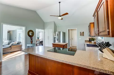 556 Highpoint Dr, Springboro, OH 45066 photo 9