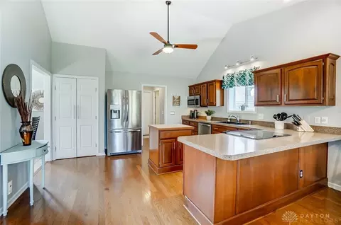 556 Highpoint Dr, Springboro, OH 45066 photo 8