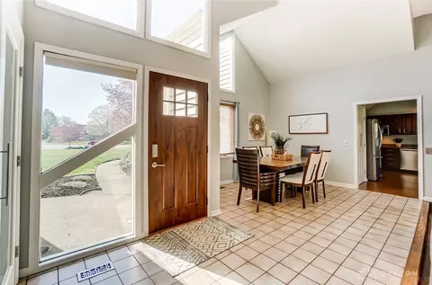 556 Highpoint Dr, Springboro, OH 45066 photo 3
