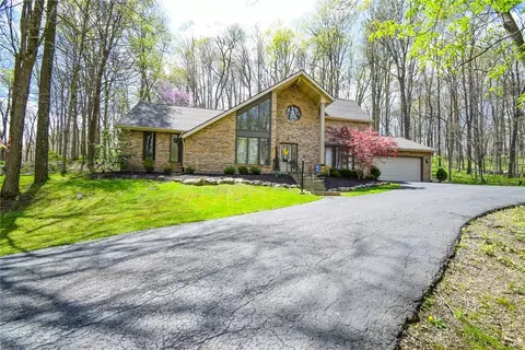 477 Aberfelda Dr, Springfield, OH 45504 photo 2