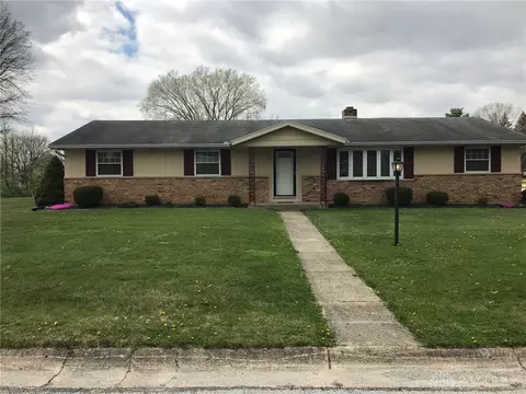 1833 Perkins Dr, Springfield, OH 45505 photo 2