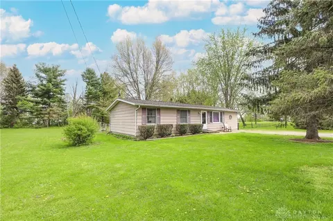 8060 Springfield Jamestown Rd, Springfield, OH 45502 photo 2