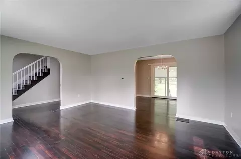 2236 S Burnett Rd, Springfield, OH 45505 photo 9
