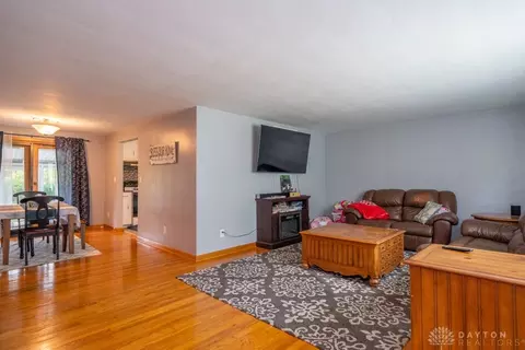 4295 Middle Urbana Rd, Springfield, OH 45503 photo 2